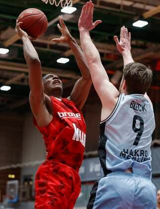 s Oliver Wuerzburg vs HAKRO Merlins Crailsheim, Basketball, BBL Germany, Wuerzburg, s Oliver Arena, 03 01 2021, emspor, emonline, despor, deonline, s Oliver Wuerzburg vs HAKRO Merlins Crailsheim, Basketball, BBL Picture from left Justin Sears s Oliver Wuerzburg and Fabian Bleck Merlins Photo HMB Media Heiko Becker Pool Wuerzburg s Oliver Arena Bayern Germany Poolfoto HMB Media Heiko Becker Pool ,EDITORIAL USE ONLY