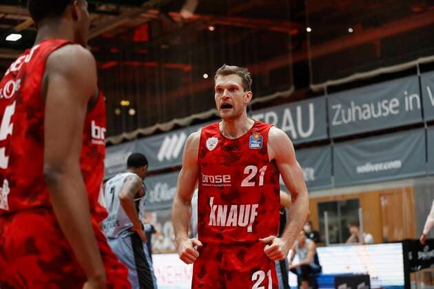 s Oliver Wuerzburg vs HAKRO Merlins Crailsheim, Basketball, BBL Germany, Wuerzburg, s Oliver Arena, 03 01 2021, emspor, emonline, despor, deonline, s Oliver Wuerzburg vs HAKRO Merlins Crailsheim, Basketball, BBL Picture from left Justin Sears s Oliver Wuerzburg and Florian Koch s Oliver Wuerzburg Photo HMB Media Heiko Becker Pool Wuerzburg s Oliver Arena Bayern Germany Poolfoto HMB Media Heiko Becker Pool ,EDITORIAL USE ONLY