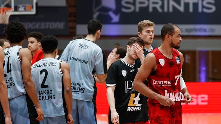 s Oliver Wuerzburg vs HAKRO Merlins Crailsheim, Basketball, BBL Germany, Wuerzburg, s Oliver Arena, 03 01 2021, emspor, emonline, despor, deonline, s Oliver Wuerzburg vs HAKRO Merlins Crailsheim, Basketball, BBL picture from left disappointment at Jonas Weitzel s Oliver Wuerzburg , Nils Hassfurther s Oliver Wuerzburg and Alex King s Oliver Wuerzburg Photo HMB Media Heiko Becker Pool Wuerzburg s Oliver Arena Bayern Germany Poolfoto HMB Media Heiko Becker Pool ,EDITORIAL USE ONLY