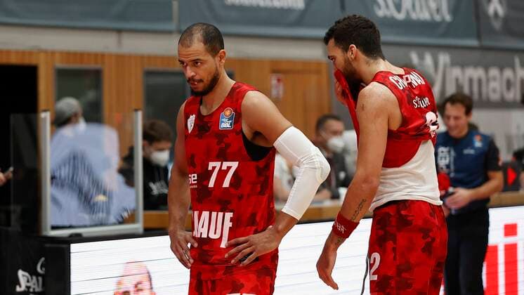 s Oliver Wuerzburg vs HAKRO Merlins Crailsheim, Basketball, BBL Germany, Wuerzburg, s Oliver Arena, 03 01 2021, emspor, emonline, despor, deonline, s Oliver Wuerzburg vs HAKRO Merlins Crailsheim, Basketball, BBL Picture v li Disappointment at Alex King s Oliver Wuerzburg and Brekkott Chapman s Oliver Wuerzburg Photo HMB Media Heiko Becker Pool Wuerzburg s Oliver Arena Bayern Germany Poolfoto HMB Media Heiko Becker Pool ,EDITORIAL USE ONLY