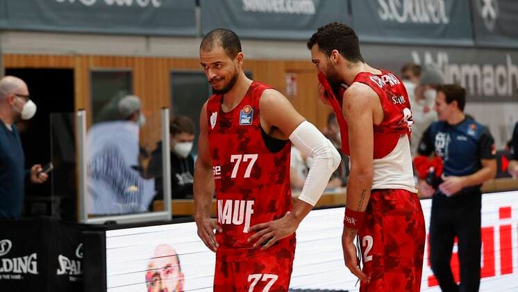 s Oliver Wuerzburg vs HAKRO Merlins Crailsheim, Basketball, BBL Germany, Wuerzburg, s Oliver Arena, 03 01 2021, emspor, emonline, despor, deonline, s Oliver Wuerzburg vs HAKRO Merlins Crailsheim, Basketball, BBL Picture v li Disappointment at Alex King s Oliver Wuerzburg and Brekkott Chapman s Oliver Wuerzburg Photo HMB Media Heiko Becker Pool Wuerzburg s Oliver Arena Bayern Germany Poolfoto HMB Media Heiko Becker Pool ,EDITORIAL USE ONLY