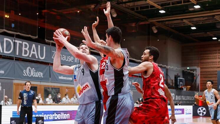 s Oliver Wuerzburg vs HAKRO Merlins Crailsheim, Basketball, BBL Germany, Wuerzburg, s Oliver Arena, 03 01 2021, emspor, emonline, despor, deonline, s Oliver Wuerzburg vs HAKRO Merlins Crailsheim, Basketball, BBL picture from left Fabian Bleck Merlins , Cameron Hunt s Oliver Wuerzburg , Bogdan Radosavljevic Merlins and Brekkott Chapman s Oliver Wuerzburg Photo HMB Media Heiko Becker Pool Wuerzburg s Oliver Arena Bayern Germany Poolfoto HMB Media Heiko Becker Pool ,EDITORIAL USE ONLY