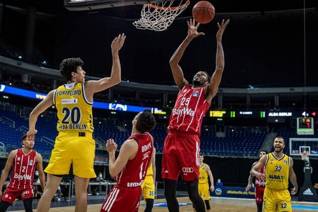 Basketball Berlin 03 01 2021 Season 2020 2021 easyCredit BBL 1 Bundesliga Alba Berlin vs FC Bayern München JaJuan Johnson München, No 25 Simone Fontecchio Alba Berlin, No 20