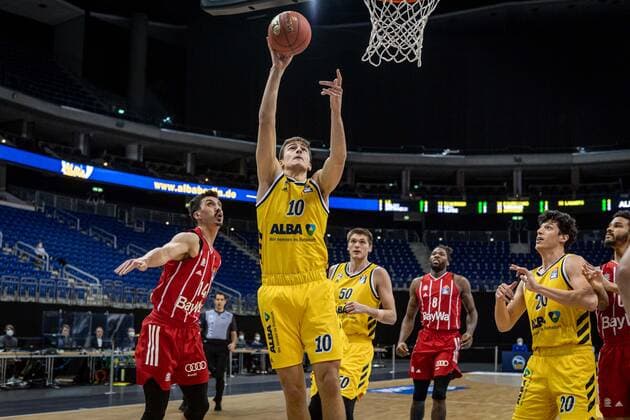 Basketball Berlin 03 01 2021 Season 2020 2021 easyCredit BBL 1 Bundesliga Alba Berlin vs FC Bayern München Tim Schneider Alba Berlin, No 10 Nihad Djedovic München, No 14 Dedovic li