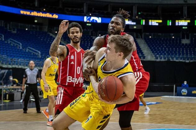 Basketball Berlin 03 01 2021 Season 2020 2021 easyCredit BBL 1 Bundesliga Alba Berlin vs FC Bayern München Malte Delow Alba Berlin, No 06 Jalen Reynolds München, No 08 Nick Weiler Babb München, No 00