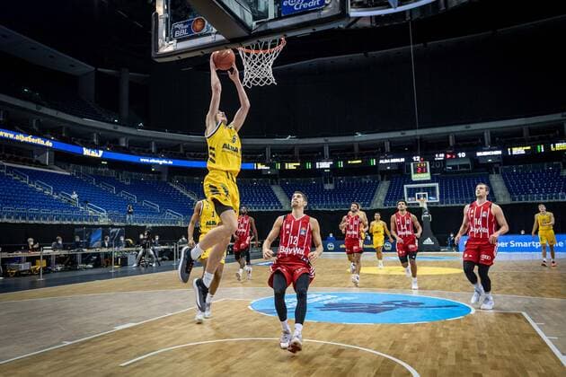 Basketball Berlin 03 01 2021 Season 2020 2021 easyCredit BBL 1 Bundesliga Alba Berlin vs FC Bayern München Malte Delow Alba Berlin, No 06 Diego Flaccadori München, No 12