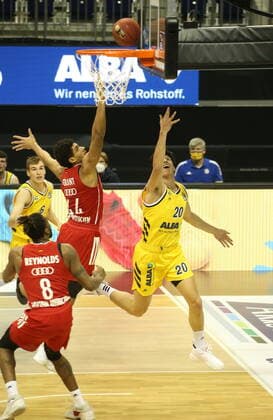 GER, BBL, ALBA Berlin vs Bayern Muenchen 03 01 2021, Mercedes Benz Arena, Berlin, GER, BBL, ALBA Berlin vs Bayern Muenchen, in picture Simone Fontecchio ALBA Berlin 20 , Sasha Grant FC Bayern Muenchen 44 nordphotox xEngler nph00076