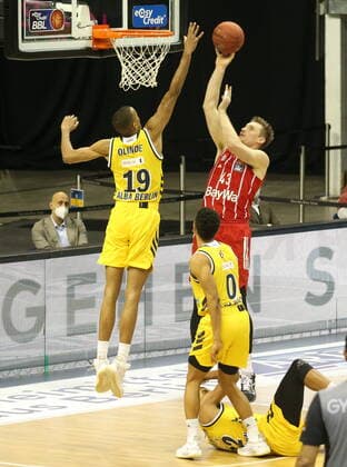 GER, BBL, ALBA Berlin vs Bayern Muenchen 03 01 2021, Mercedes Benz Arena, Berlin, GER, BBL, ALBA Berlin vs Bayern Muenchen, in picture Louis Olinde ALBA Berlin 19 , Maodo Lo ALBA Berlin 0 , Leon Radosevic FC Bayern Muenchen 43 nordphotox xEngler nph00076