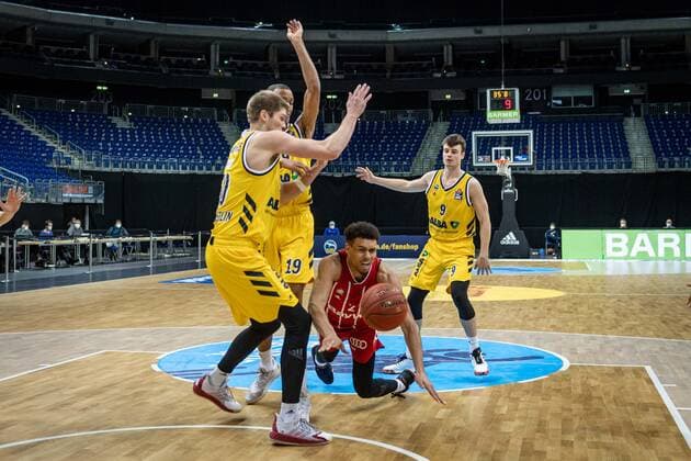 Basketball Berlin 03 01 2021 Season 2020 2021 easyCredit BBL 1 Bundesliga Alba Berlin vs FC Bayern München Wade Baldwin München, No 02 Ben Lammers Alba Berlin, No 50 Louis Olinde Alba Berlin, No 19 Jonas Mattisseck Alba Berlin, No 09