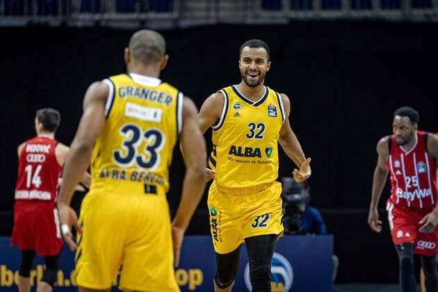 Basketball Berlin 03 01 2021 Season 2020 2021 easyCredit BBL 1 Bundesliga Alba Berlin vs FC Bayern München Johannes Thiemann Alba Berlin, No 32 Jayson Granger Alba Berlin, No 33 Cheers.