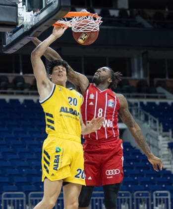 Basketball Berlin 03 01 2021 Season 2020 2021 easyCredit BBL 1 Bundesliga Alba Berlin vs FC Bayern Munich vl Simone Fontecchio 20 ALB , Jalen Reynolds 8 BAY