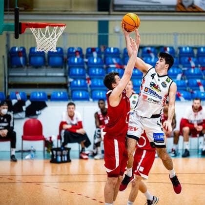 Martin Jelic 4 BSW Sixers , Tibor Taras 18 Rheinstars Köln during the 2020 21 mens Barmer Bundesliga ProB season between BSW Sixers and Rheinstars Köln at Ballsporthalle Sandersdorf on 3 January 2021 in Sandersdorf, Saxony Anhalt, Germany