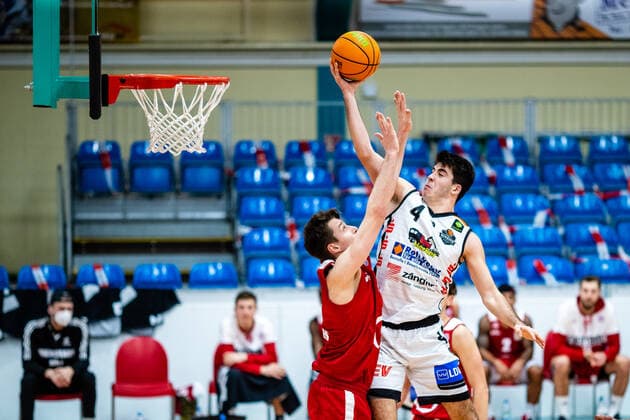 Martin Jelic 4 BSW Sixers , Tibor Taras 18 Rheinstars Köln during the 2020 21 mens Barmer Bundesliga ProB season between BSW Sixers and Rheinstars Köln at Ballsporthalle Sandersdorf on 3 January 2021 in Sandersdorf, Saxony Anhalt, Germany