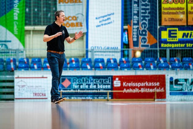 Coach Sebastian Ludwig BSW Sixers during the 2020 21 mens season in the Barmer Bundesliga ProB between BSW Sixers and Rheinstars Köln at Ballsporthalle Sandersdorf on 3 January 2021 in Sandersdorf, Saxony Anhalt, Germany