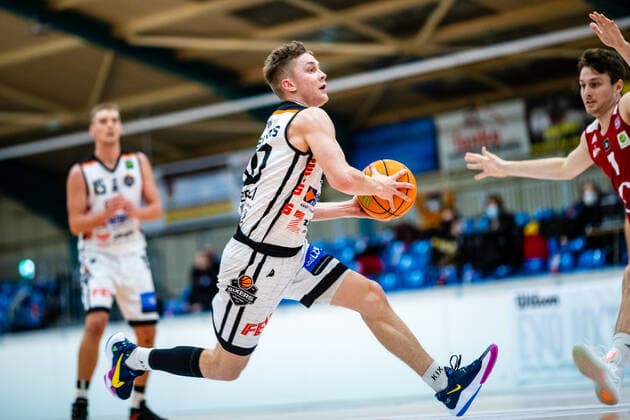 Vincent Friederici 30 BSW Sixers during the 2020 21 mens season in the Barmer Bundesliga ProB between BSW Sixers and Rheinstars Köln at Ballsporthalle Sandersdorf on 3 January 2021 in Sandersdorf, Saxony Anhalt, Germany