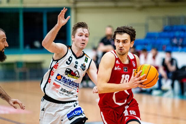 Tibor Taras 18 Rheinstars Köln , Lucien Schmikale 9 BSW Sixers during the 2020 21 mens season in the Barmer Bundesliga ProB between BSW Sixers and Rheinstars Köln at Ballsporthalle Sandersdorf on 3 January 2021 in Sandersdorf, Saxony Anhalt, Germany