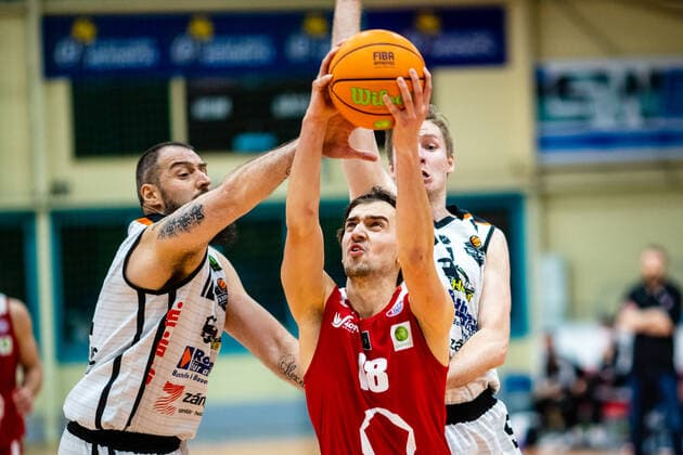 Tibor Taras 18 Rheinstars Köln , Djordje Pantelic 12 BSW Sixers during the 2020 21 mens season in the Barmer Bundesliga ProB between BSW Sixers and Rheinstars Köln at Ballsporthalle Sandersdorf on 3 January 2021 in Sandersdorf, Saxony Anhalt, Germany