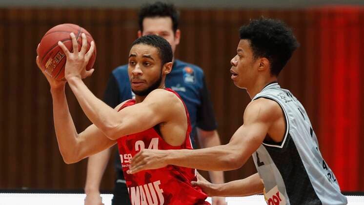 s Oliver Wuerzburg vs HAKRO Merlins Crailsheim, Basketball, BBL Germany, Wuerzburg, s Oliver Arena, 03 01 2021, emspor, emonline, despor, deonline, s Oliver Wuerzburg vs HAKRO Merlins Crailsheim, Basketball, BBL Picture f li Cameron Hunt s Oliver Wuerzburg and Trae Bell Haynes Merlins Photo HMB Media Heiko Becker Pool Wuerzburg s Oliver Arena Bayern Germany Poolfoto HMB Media Heiko Becker Pool ,EDITORIAL USE ONLY