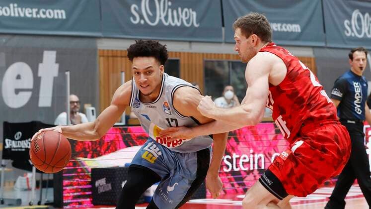 s Oliver Wuerzburg vs HAKRO Merlins Crailsheim, Basketball, BBL Germany, Wuerzburg, s Oliver Arena, 03 01 2021, emspor, emonline, despor, deonline, s Oliver Wuerzburg vs HAKRO Merlins Crailsheim, Basketball, BBL Picture f li Jamuni McNeace Merlins and Florian Koch s Oliver Wuerzburg Photo HMB Media Heiko Becker Pool Wuerzburg s Oliver Arena Bayern Germany Poolfoto HMB Media Heiko Becker Pool ,EDITORIAL USE ONLY