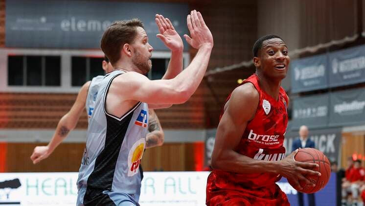 s Oliver Wuerzburg vs HAKRO Merlins Crailsheim, Basketball, BBL Germany, Wuerzburg, s Oliver Arena, 03 01 2021, emspor, emonline, despor, deonline, s Oliver Wuerzburg vs HAKRO Merlins Crailsheim, Basketball, BBL Picture f li Fabian Bleck Merlins and Justin Sears s Oliver Wuerzburg Photo HMB Media Heiko Becker Pool Wuerzburg s Oliver Arena Bayern Germany Poolfoto HMB Media Heiko Becker Pool ,EDITORIAL USE ONLY