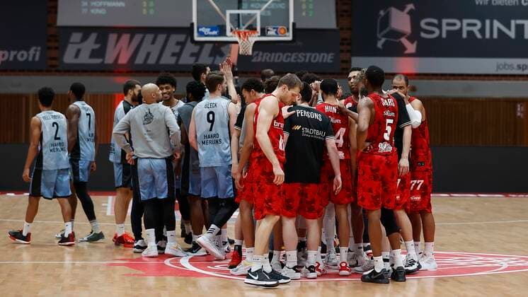 s Oliver Wuerzburg vs HAKRO Merlins Crailsheim, Basketball, BBL Germany, Wuerzburg, s Oliver Arena, 03 01 2021, emspor, emonline, despor, deonline, s Oliver Wuerzburg vs HAKRO Merlins Crailsheim, Basketball, BBL Picture v li Team Photo HMB Media Heiko Becker Pool Wuerzburg s Oliver Arena Bayern Germany Poolfoto HMB Media Heiko Becker Pool ,EDITORIAL USE ONLY
