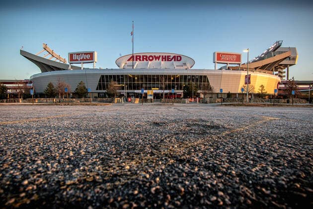 KANSAS CITY, MO - DECEMBER 27: Empty parking lot after the game between the game between the Kansas City Chiefs and the Atlanta Falcons at Arrowhead Stadium in Kansas City, Missouri. (Photo by William Purnell Icon Sportswire) NFL, American Football Herren, USA DEC 27 Falcons at Chiefs Icon2012271176