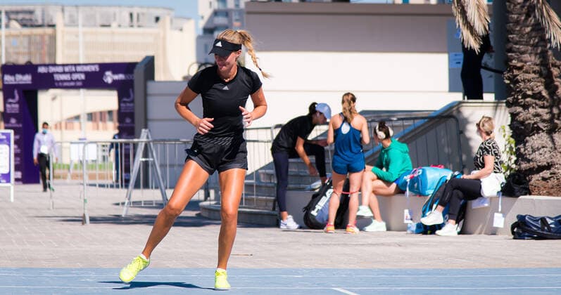 January 4, 2021, Abu Dhabi, UNITED ARAB EMIRATES: Kristina Mladenovic of France warms up before practice ahead of the 2021 Abu Dhabi WTA, Tennis Damen Womens Tennis Open WTA 500 tournament. Abu Dhabi UNITED ARAB EMIRATES - ZUMAa181 20210104_zaa_a181_039 Copyright: xRobxPrangex