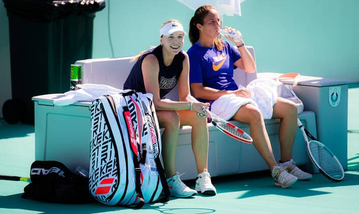 January 4, 2021, Abu Dhabi, UNITED ARAB EMIRATES: Anett Kontaveit of Estonia & Daria Kasatkina of Russia during practice ahead of the 2021 Abu Dhabi WTA, Tennis Damen Womens Tennis Open WTA 500 tournament. Abu Dhabi UNITED ARAB EMIRATES - ZUMAa181 20210104_zaa_a181_053 Copyright: xRobxPrangex