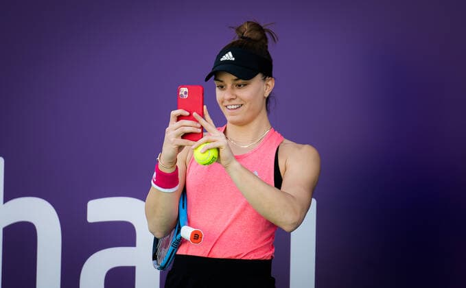 January 4, 2021, Abu Dhabi, UNITED ARAB EMIRATES: Maria Sakkari of Greece during practice ahead of the 2021 Abu Dhabi WTA, Tennis Damen Womens Tennis Open WTA 500 tournament. Abu Dhabi UNITED ARAB EMIRATES - ZUMAa181 20210104_zaa_a181_063 Copyright: xRobxPrangex