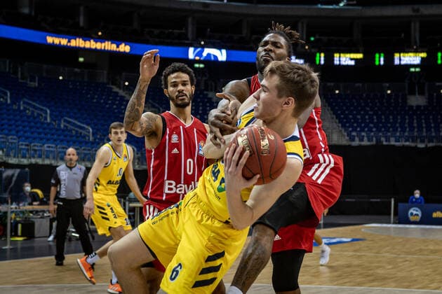 Basketball Berlin 03 01 2021 Season 2020 2021 easyCredit BBL 1 Bundesliga Alba Berlin vs FC Bayern Munich Malte Delow Alba Berlin Jalen Reynolds Munich, No 08 Nick Weiler Babb Munich, No 00