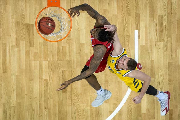 Basketball Berlin 03 01 2021 Season 2020 2021 easyCredit BBL 1 Bundesliga Alba Berlin vs FC Bayern Munich Jalen Reynolds Munich, No 08 Kresimir Nikic Alba Berlin, No 16