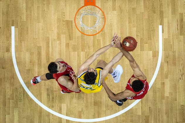 Basketball Berlin 03 01 2021 Season 2020 2021 easyCredit BBL 1 Bundesliga Alba Berlin vs FC Bayern Munich Simone Fontecchio Alba Berlin, No 20 Wade Baldwin Munich, No 02 re Nihad Djedovic Munich, No 14 Dedovic