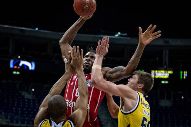 Basketball Berlin 03 01 2021 Season 2020 2021 easyCredit BBL 1 Bundesliga Alba Berlin vs FC Bayern Munich Jalen Reynolds Munich, No 08 Ben Lammers Alba Berlin, No 50 Jayson Granger Alba Berlin, No 33