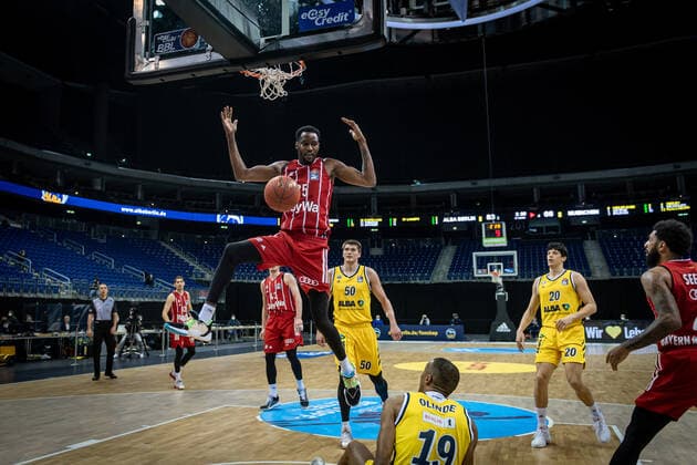 Basketball Berlin 03 01 2021 Season 2020 2021 easyCredit BBL 1 Bundesliga Alba Berlin vs FC Bayern Munich JaJuan Johnson Munich, No 25 Louis Olinde Alba Berlin, No 19 u Ben Lammers Alba Berlin, No 50 Simone Fontecchio Alba Berlin, No 20