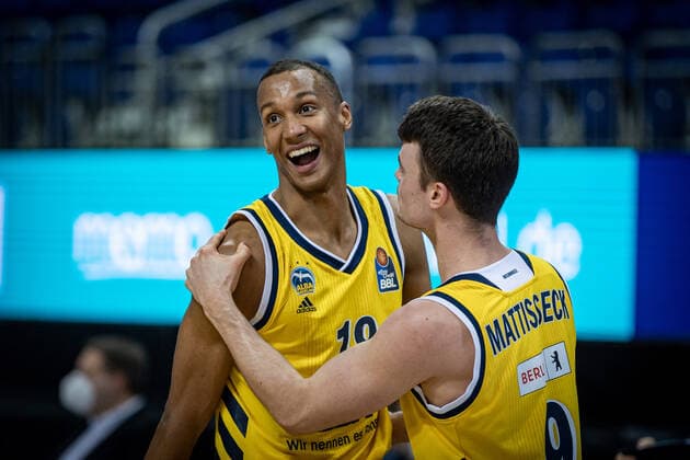 Basketball Berlin 03 01 2021 Season 2020 2021 easyCredit BBL 1 Bundesliga Alba Berlin vs FC Bayern Munich Louis Olinde Alba Berlin, No 19 Jonas Mattisseck Alba Berlin, No 09 Cheers
