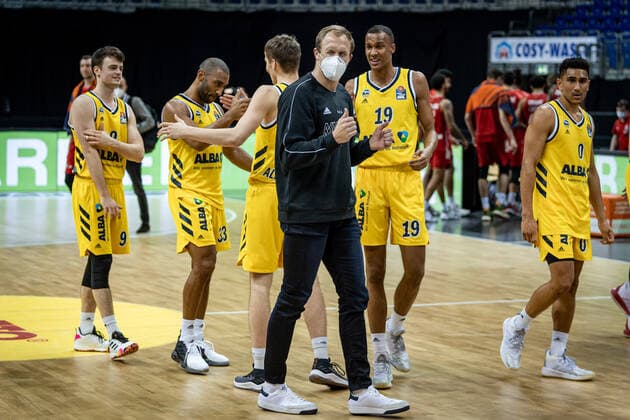 Basketball Berlin 03 01 2021 Season 2020 2021 easyCredit BBL 1 Bundesliga Alba Berlin vs FC Bayern Munich Cheering Team Alba after the game Luke Sikma Alba Berlin, No 43 Injured
