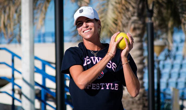 January 4, 2021, Abu Dhabi, United Arab Emirates: Ajla Tomljanovic of Australia warms up during practice ahead of the 2021 Abu Dhabi WTA, Tennis Damen Womens Tennis Open WTA 500 tournament. Abu Dhabi UNITED ARAB EMIRATES - ZUMAa181 20210104_zaa_a181_066 Copyright: xRobxPrangex