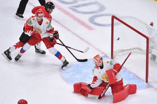 210105 Dylan Cozens of Canada looks on as Cole Perfetti s shot goes in the net for a 3 0 lead during the 2021 IIHF World Junior Championship semifinal between Canada and Russia on January 4, 2021 in Edmonton Photo Andy Devlin BILDBYRAN COP 306 AD0008 bbeng ishockey ice hockey jvm junior vm u20 2021 iihf world junior championship world juniors semifinal canada kanada russia ryssland,  Copyright: ANDYxDEVLIN BB210105BB028