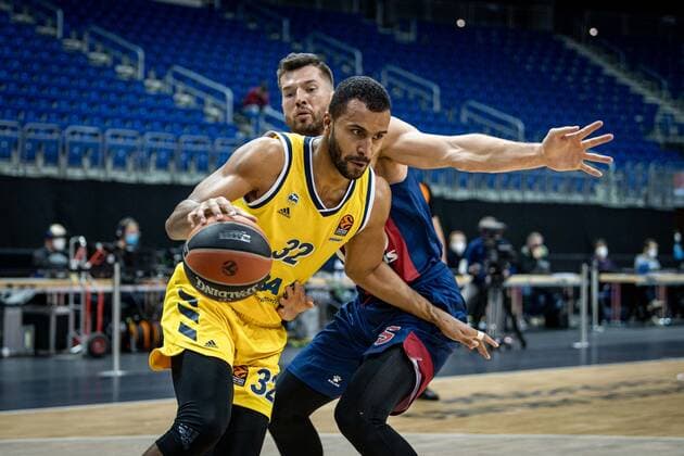 Basketball Berlin 05 01 2021 Season 2020 2021 Euroleague Regular Season Alba Berlin vs TD Systems Baskonia Vitoria Gasteiz Johannes Thiemann Alba Berlin, No 32 Alec Peters Baskonia, No 25