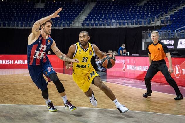 Basketball Berlin 05 01 2021 Season 2020 2021 Euroleague Regular Season Alba Berlin vs TD Systems Baskonia Vitoria Gasteiz Jayson Granger Alba Berlin, No 33 Achille Polonara Baskonia, No 33 li