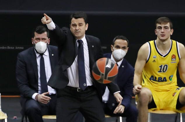 Co-coach Israel Gonzales replaces coach Aito Garcia Reneses Sport Basketball EuroLeague Men Season 2020 2021 05 01 2021 ALBA Berlin vs Baskonia Vitoria Gasteiz