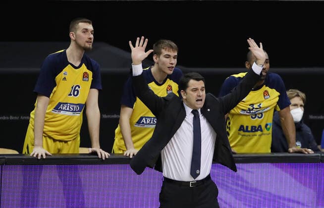Co-coach Israel Gonzales replaces coach Aito Garcia Reneses Sport Basketball EuroLeague Men Season 2020 2021 05 01 2021 ALBA Berlin vs Baskonia Vitoria Gasteiz