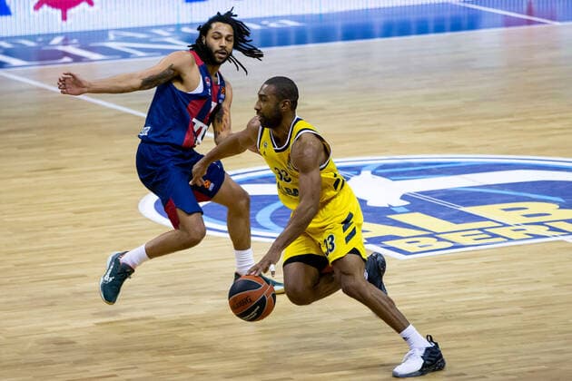05 01 2021, xfrx, Basketball EuroLeague, Alba Berlin BASKONIA VITORIA emspor, v l Pierria Henry Baskonia Vitoria ,Jayson Granger Alba Berlin DFL DFB REGULATIONS PROHIBIT ANY USE OF PHOTOGRAPHS as IMAGE SEQUENCES and or QUASI VIDEO Berlin