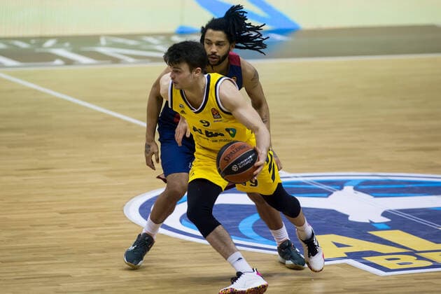 05 01 2021, xfrx, Basketball EuroLeague, Alba Berlin BASKONIA VITORIA emspor, v l Jonas Mattisseck Alba Berlin ,Pierria Henry Baskonia Vitoria DFL DFB REGULATIONS PROHIBIT ANY USE OF PHOTOGRAPHS as IMAGE SEQUENCES and or QUASI VIDEO Berlin