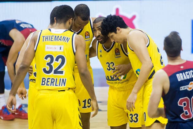 05 01 2021, xfrx, Basketball EuroLeague, Alba Berlin BASKONIA VITORIA emspor, v l Johannes Thiemann Alba Berlin ,Louis Olinde Alba Berlin ,Jayson Granger Alba Berlin ,Simone Fontecchio Alba Berlin DFL DFB REGULATIONS PROHIBIT ANY USE OF PHOTOGRAPHS as IMAGE SEQUENCES and or QUASI VIDEO Berlin