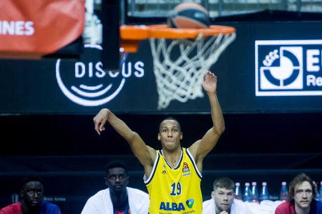 05 01 2021, xfrx, Basketball EuroLeague, Alba Berlin BASKONIA VITORIA emspor, v l Louis Olinde Alba Berlin DFL DFB REGULATES PROHIBIT ANY USE OF PHOTOGRAPHS as IMAGE SEQUENCES and or QUASI VIDEO Berlin