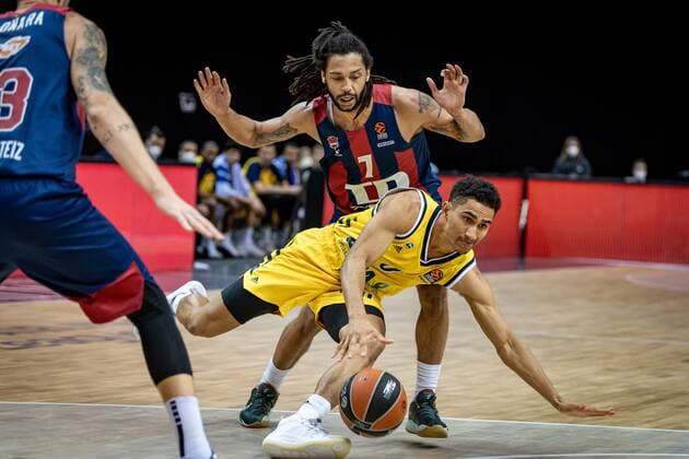 Basketball Berlin 05 01 2021 Season 2020 2021 Euroleague Regular Season Alba Berlin vs TD Systems Baskonia Vitoria Gasteiz Maodo Lo Alba Berlin, No 00 Pierria Henry Baskonia, No 07