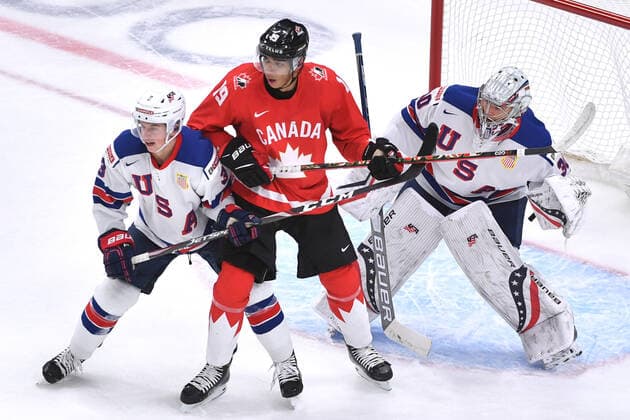 210106 Quinton Byfield of Canada battles in front of the net with Henry Thrun of USA during the 2021 IIHF World Junior Championship final between USA and Canada on January 6, 2021 in Edmonton Photo Andy Devlin BILDBYRAN COP 306 AD0012 bbeng ishockey ice hockey jvm junior vm u20 2021 iihf world junior championship world juniors final usa canada kanada,  Copyright: ANDYxDEVLIN BB210106BB061