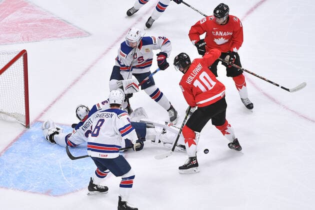 210106 Dylan Holloway and Quinton Byfield of Canada battle in front of the net for a bouncing puck with Jake Sanderson and Drew Helleson of USA during the 2021 IIHF World Junior Championship final between USA and Canada on January 6, 2021 in Edmonton Photo Andy Devlin BILDBYRAN COP 306 AD0012 bbeng ishockey ice hockey jvm junior vm u20 2021 iihf world junior championship world juniors final usa canada kanada,  Copyright: ANDYxDEVLIN BB210106BB083