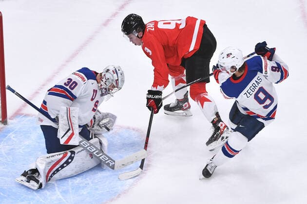 210106 Spencer Knight of USA makes a save on Connor Zary of Canada during the 2021 IIHF World Junior Championship final between USA and Canada on January 6, 2021 in Edmonton Photo Andy Devlin BILDBYRAN COP 306 AD0012 bbeng ishockey ice hockey jvm junior vm u20 2021 iihf world junior championship world juniors final usa canada kanada,  Copyright: ANDYxDEVLIN BB210106BB086